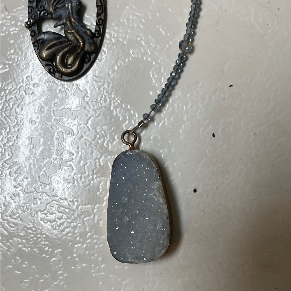 Source Unknown Gray Beaded Necklace with Druzy pendant - Picture 3 of 6
